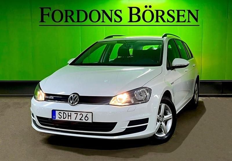 Vit Begagnad 2017 VW Golf VII Kombi | 124 000 kr (Bra pris) - Bild 1/4