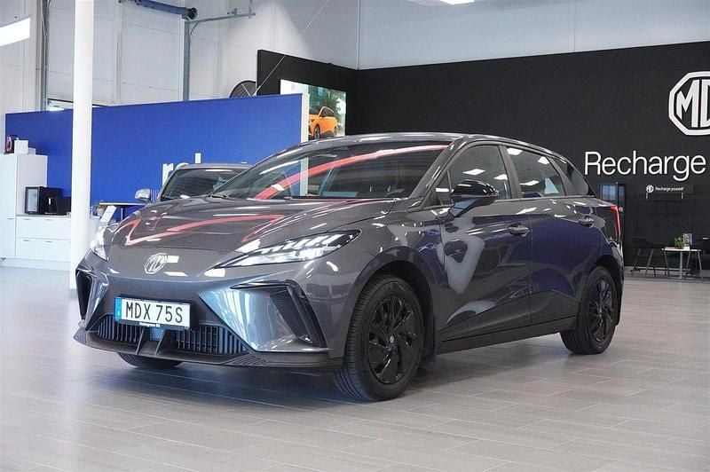 Grå Begagnad 2023 MG MG4 EV Halvkombi | 229 900 kr (Marknadspris) - Bild 1/4