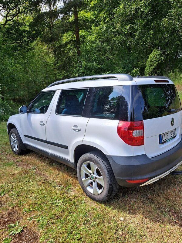Vit Begagnad 2012 Skoda Yeti Ambition SUV | 64 900 kr (Marknadspris) - Bild 1/2