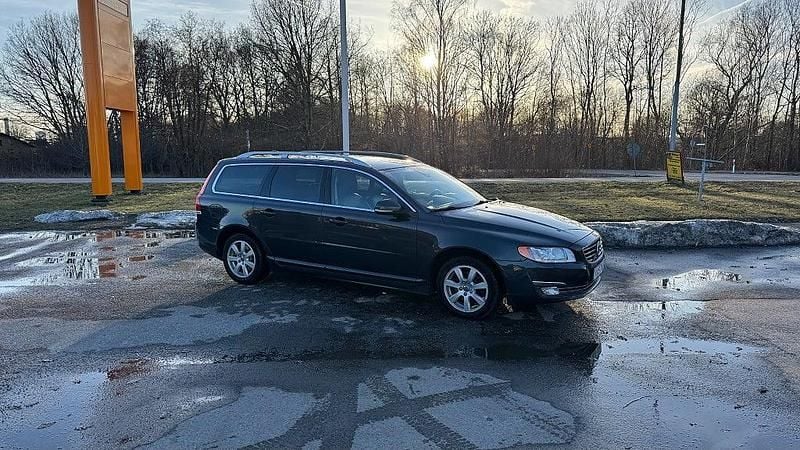 Begagnad Volvo V70 Summum 181 HK (133 kW) 2014 Grå Kombi