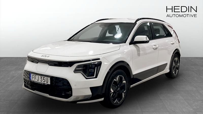 Vit Begagnad 2023 Kia e-Niro SUV | 309 900 kr - Bild 1/4