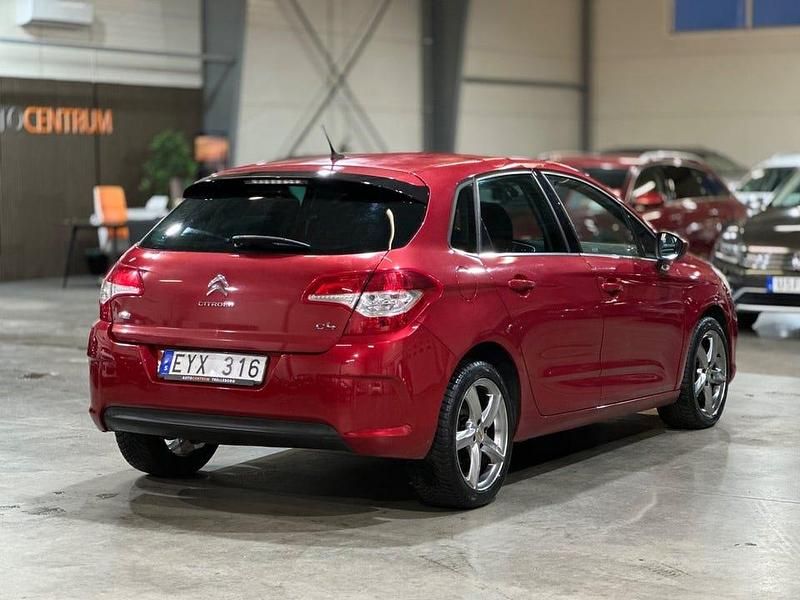 Begagnad Citroën C4 112 HK (82 kW) 2011 Röd Halvkombi