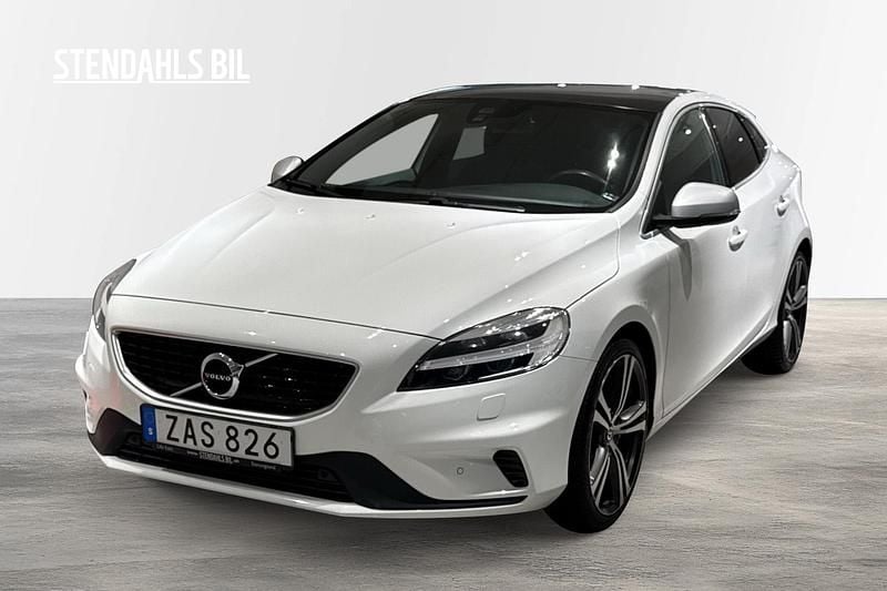 Vit Begagnad 2018 Volvo V40 Business Edition Halvkombi | 174 900 kr (Lite dyr) - Bild 1/4