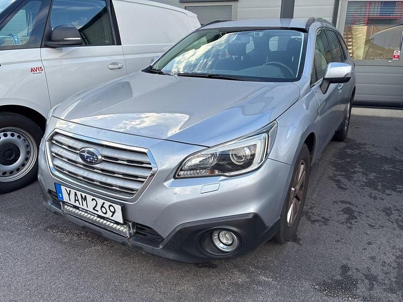 Silver Begagnad 2015 Subaru Outback SUV | 159 000 kr (Marknadspris) - Bild 1/1