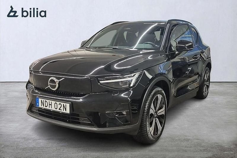 Svart Begagnad 2022 Volvo XC40 Plus SUV | 354 900 kr - Bild 1/3