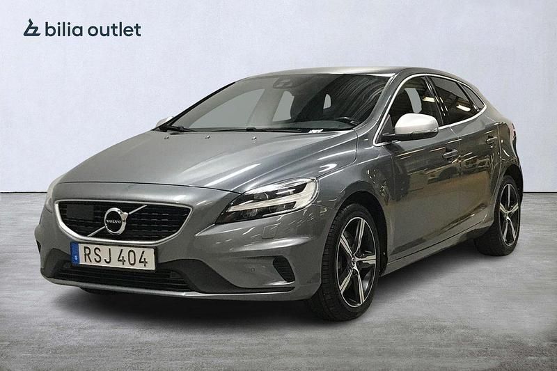 Grå Begagnad 2017 Volvo V40 Business Edition Halvkombi | 189 900 kr (Lite dyr) - Bild 1/4