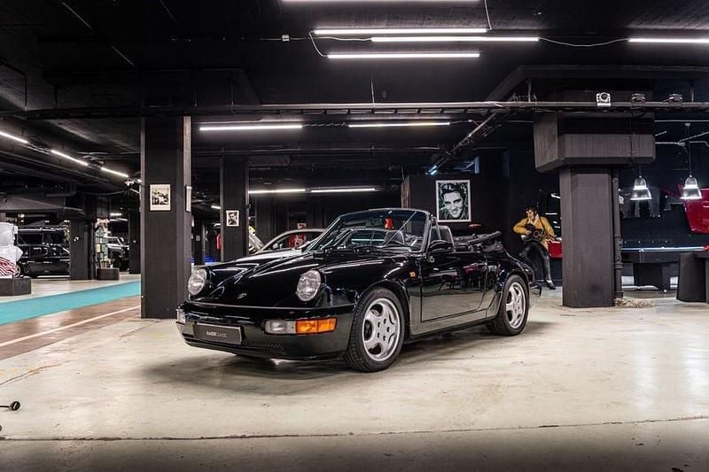 Begagnad Porsche 911 Carrera 250 HK (183 kW) 1991 Svart Cab