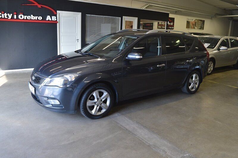 Grå Begagnad 2010 Kia Ceed Kombi | 64 900 kr (Marknadspris) - Bild 1/4