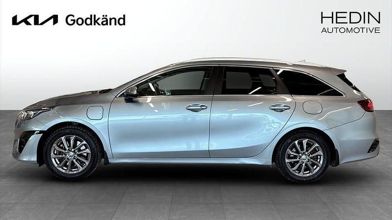 Begagnad Kia Ceed 141 HK (103 kW) 2024 Grå Halvkombi