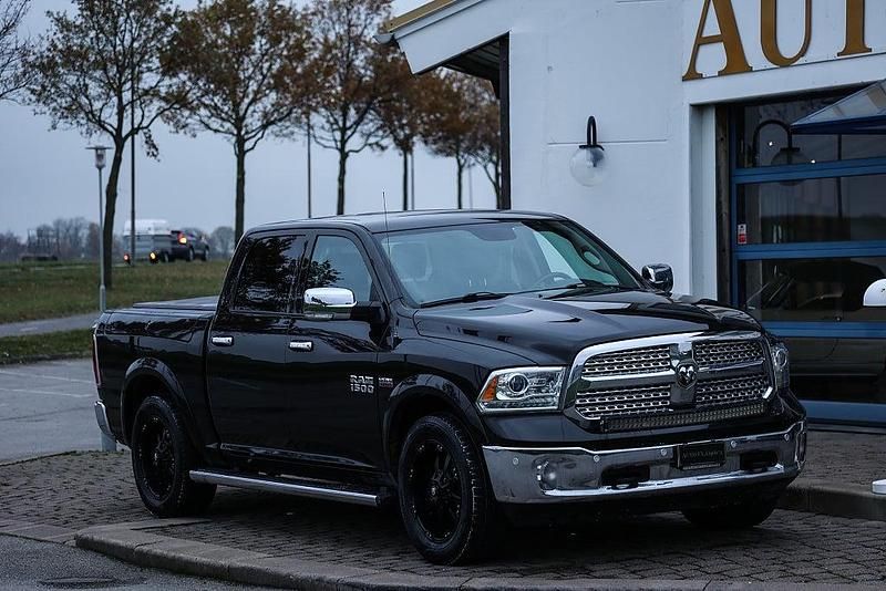 Begagnad RAM 1500 394 HK (289 kW) 2018 Svart Pickup