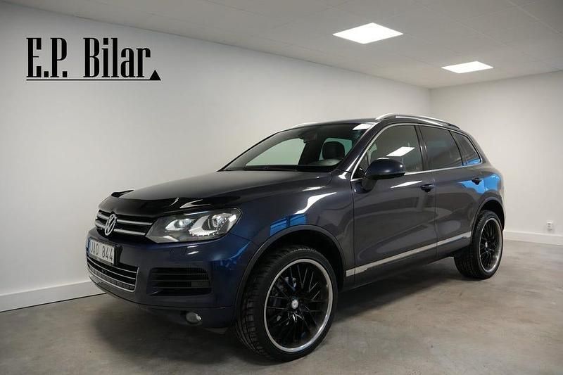 Mörkblå Begagnad 2010 VW Touareg S SUV | 138 900 kr (Marknadspris) - Bild 1/4