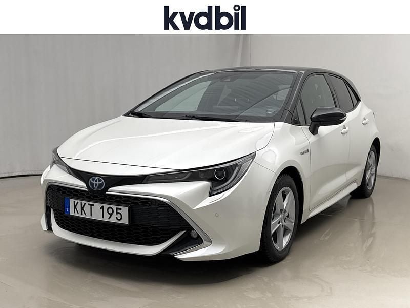 Vit Begagnad 2020 Toyota Corolla Hybrid | 242 000 kr (Marknadspris) - Bild 1/3