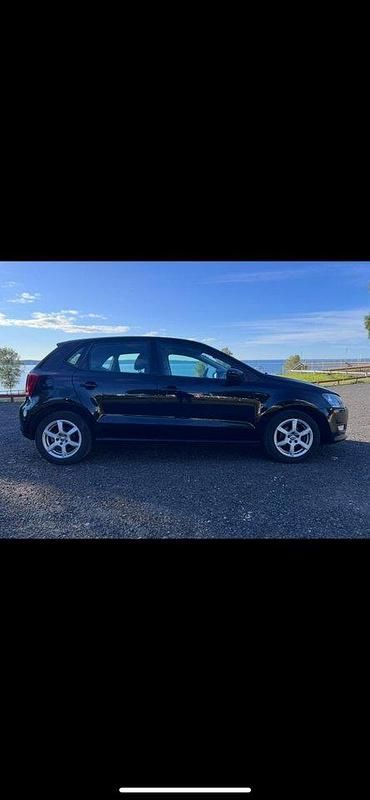 Svart Begagnad 2010 VW Polo Halvkombi | 37 000 kr (Bra pris) - Bild 1/4