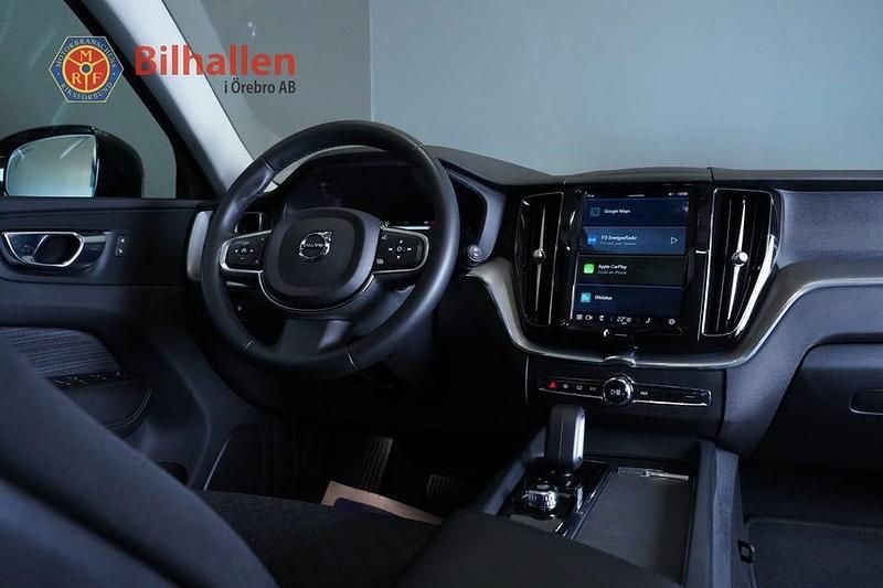 Begagnad Volvo XC60 Core 350 HK (257 kW) 2022 Svart SUV
