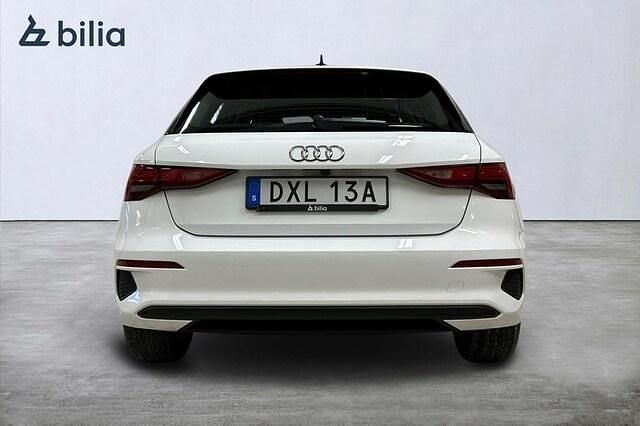 Begagnad Audi A3 Proline 151 HK (111 kW) 2023 Vit Sedan