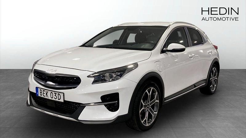 Vit (white) Begagnad 2022 Kia XCeed Advance SUV | 244 900 kr (Marknadspris) - Bild 1/4