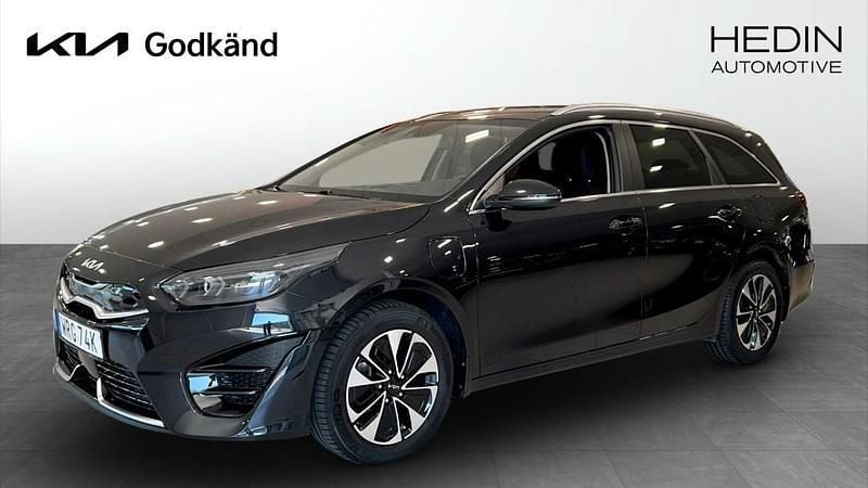 Svart (black) Begagnad 2023 Kia Ceed Sportswagon Kombi | 250 000 kr (Marknadspris) - Bild 1/4