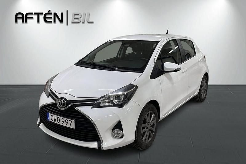 Vit Begagnad 2016 Toyota Yaris Halvkombi | 114 900 kr (Marknadspris) - Bild 1/3