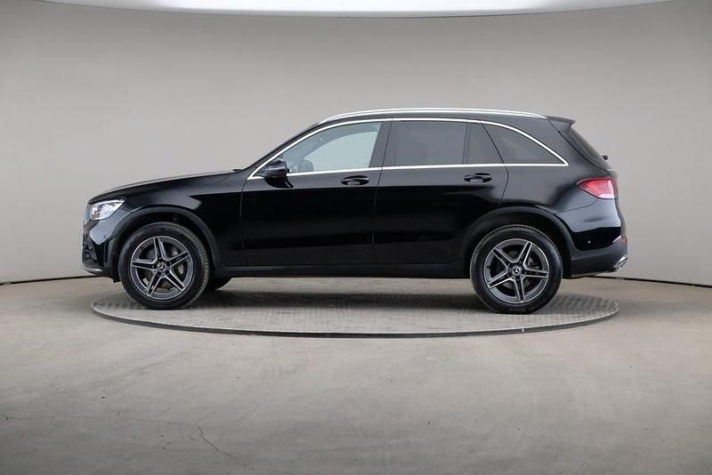 Begagnad Mercedes GLC300 AMG line 320 HK (235 kW) 2022 Obsidiansvart (metallic)