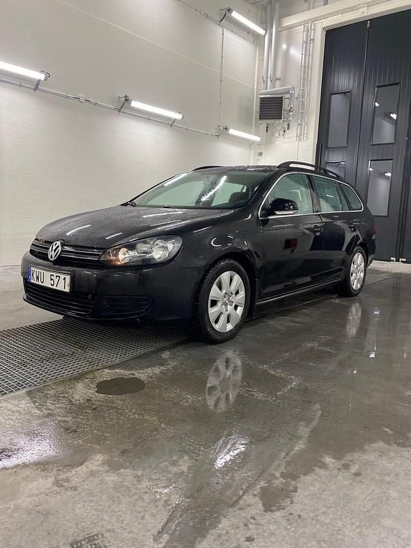 Begagnad VW Golf VI 105 HK (77 kW) 2011 Halvkombi