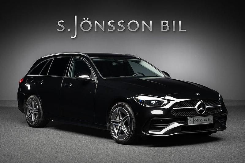 Svart Begagnad 2023 Mercedes C300e AMG Kombi | 459 000 kr (Lite dyr) - Bild 1/4