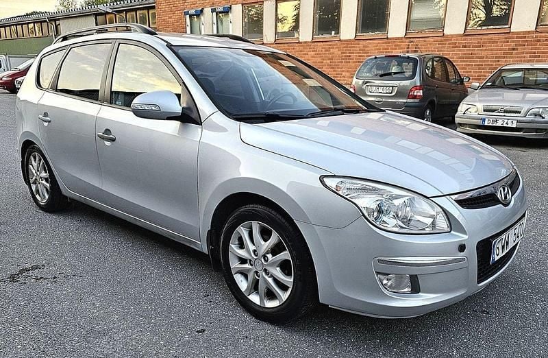 Silver Begagnad 2008 Hyundai i30 Kombi | 59 900 kr (Marknadspris) - Bild 1/4