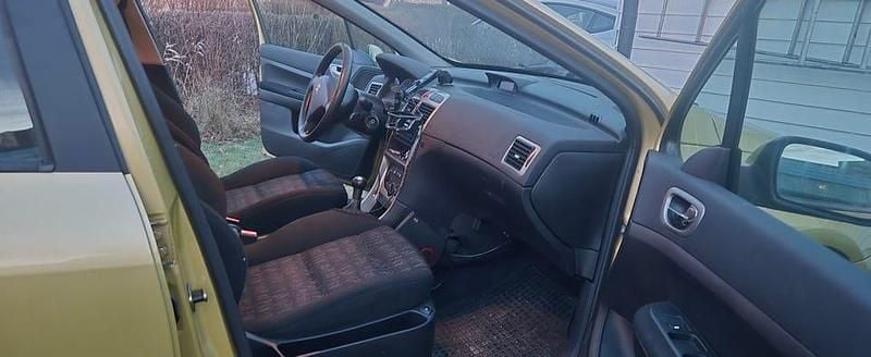 Begagnad Peugeot 307 136 HK (100 kW) 2002 Halvkombi