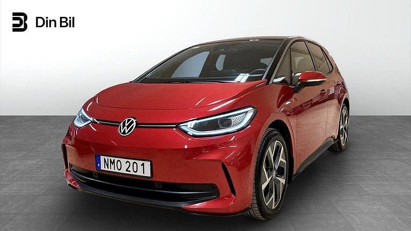 Mörkröd Begagnad 2023 VW ID.3 Pro Performance Halvkombi | 349 900 kr (Lite dyr) - Bild 1/4