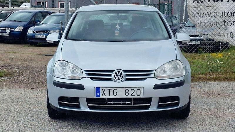 Silver Begagnad 2006 VW Golf V Trendline Halvkombi | 28 900 kr (Marknadspris) - Bild 1/4