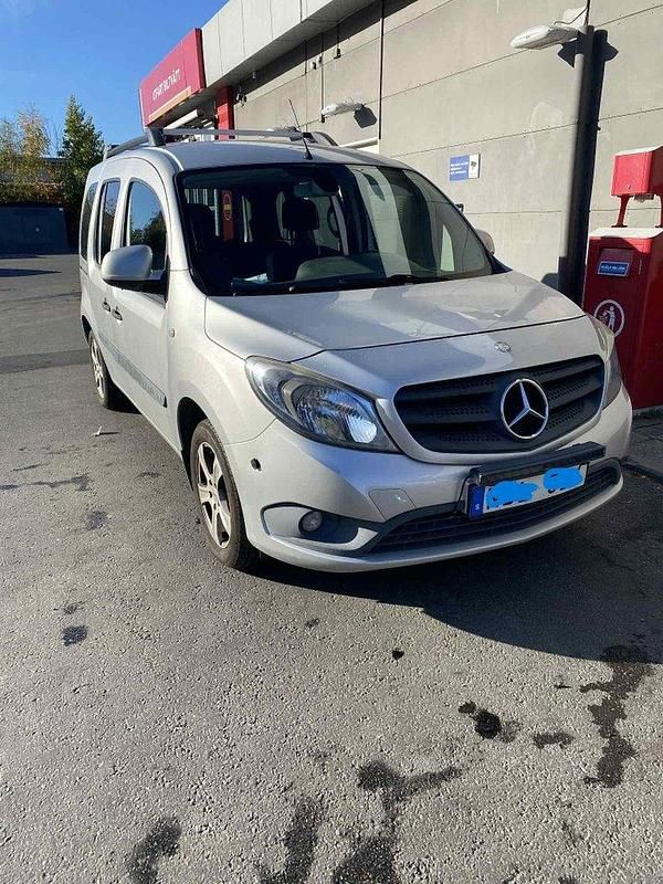 Silver Begagnad 2013 Mercedes Citan 109 Kombi | 52 000 kr (Bra pris) - Bild 1/4