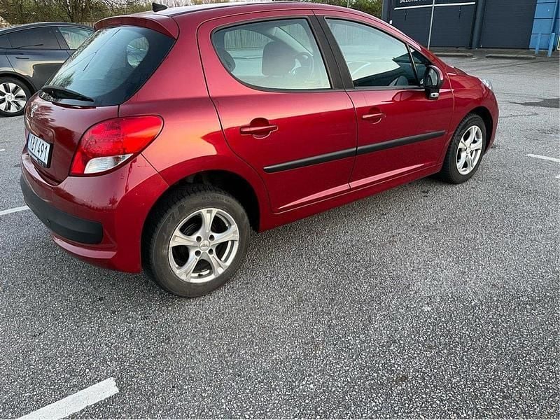 Röd Begagnad 2010 Peugeot 207 Halvkombi | 34 900 kr (Marknadspris) - Bild 1/4