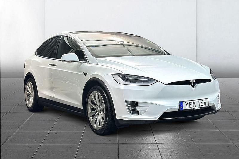 Vit Begagnad 2016 Tesla Model X SUV | 509 900 kr (Dyr) - Bild 1/3