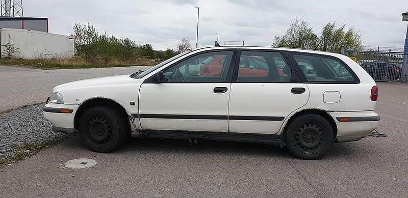 Begagnad Volvo V40 105 HK (77 kW) 1999 Kombi