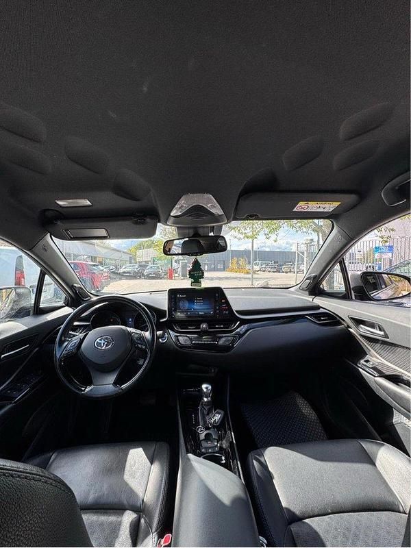Grå Begagnad 2018 Toyota C-HR Edition SUV | 199 000 kr (Marknadspris) - Bild 1/4