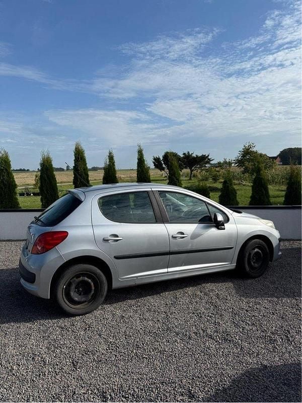 Grå Begagnad 2006 Peugeot 207 Halvkombi | 14 000 kr (Superpris) - Bild 1/4