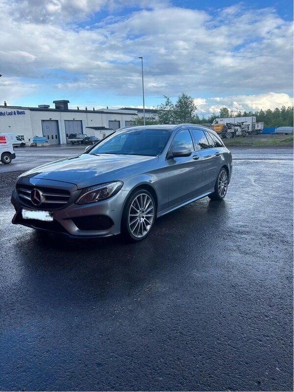 Silver Begagnad 2016 Mercedes C250 AMG line Kombi | 161 000 kr (Bra pris) - Bild 1/4