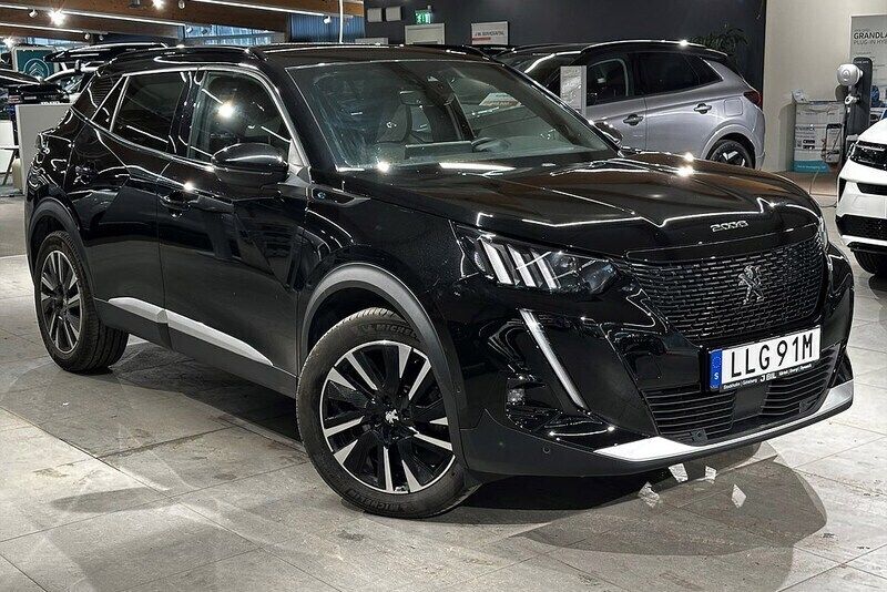 Svart perla nera Begagnad 2021 Peugeot e-2008 GT SUV | 209 900 kr (Marknadspris) - Bild 1/4