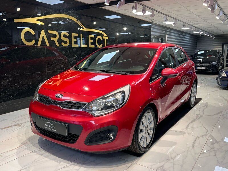 Röd Begagnad 2014 Kia Rio Halvkombi | 79 900 kr (Marknadspris) - Bild 1/4