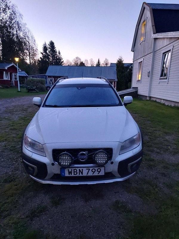 Vit Begagnad 2014 Volvo XC70 Kinetic SUV | 80 000 kr (Lite dyr) - Bild 1/4