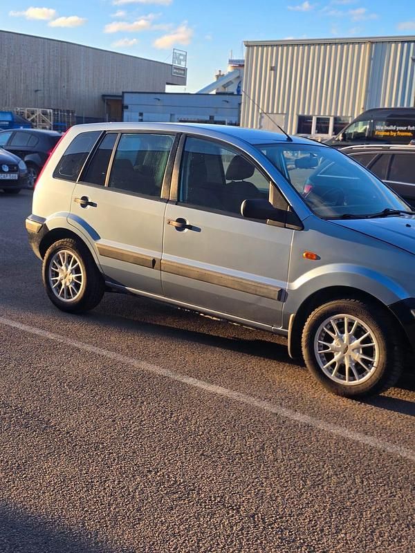 Begagnad Ford Fusion 80 HK (58 kW) 2006 Halvkombi