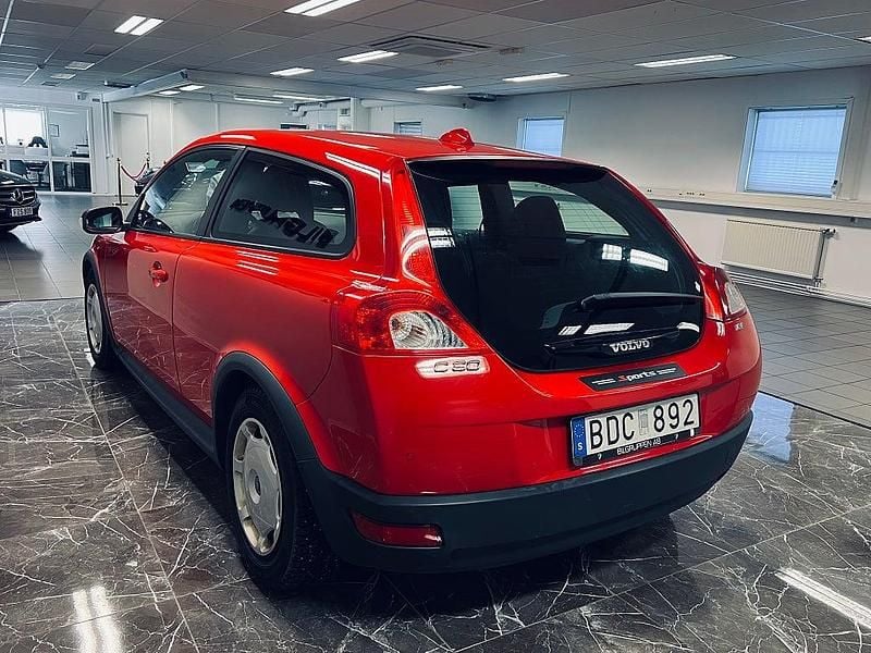 Begagnad Volvo C30 Momentum 125 HK (91 kW) 2007 Röd Halvkombi