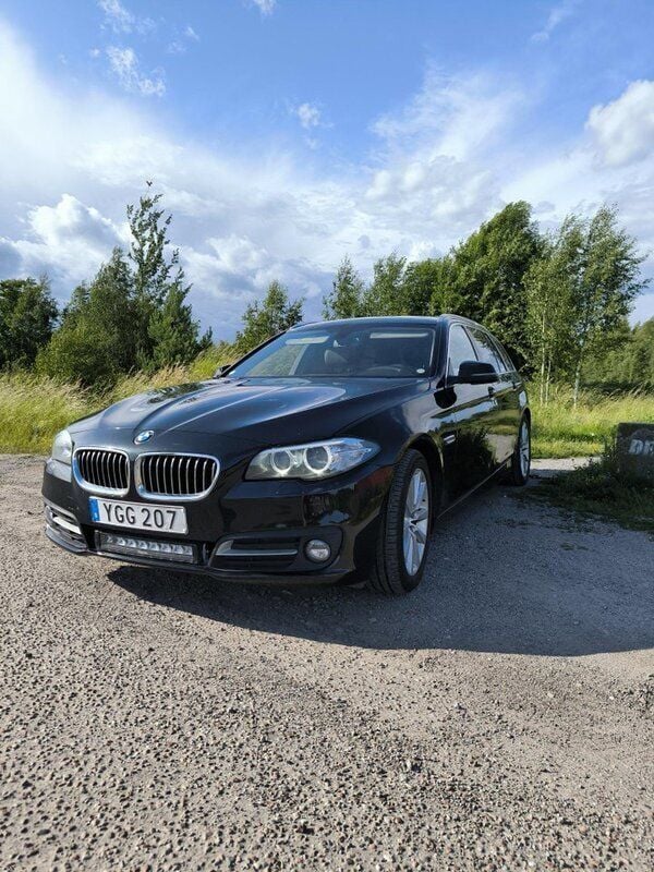 Svart Begagnad 2017 BMW 520 Kombi | 167 000 kr (Superpris) - Bild 1/4