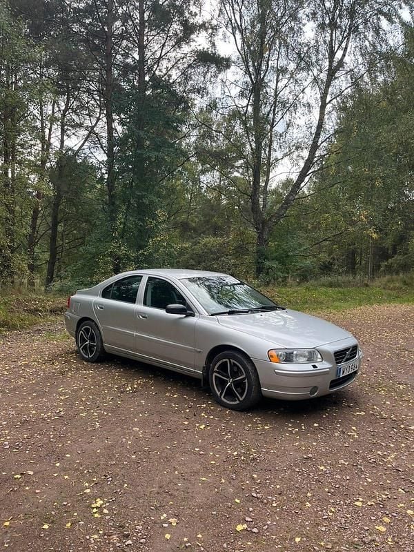 Begagnad 2006 Volvo S60 Sedan | 32 000 kr (Bra pris) - Bild 1/4