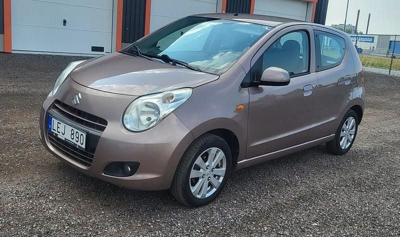 Begagnad Suzuki Alto 68 HK (50 kW) 2011 Halvkombi