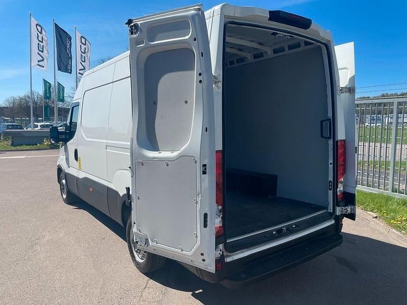 Begagnad Iveco Daily 136 HK (100 kW) 2021 Vit Van