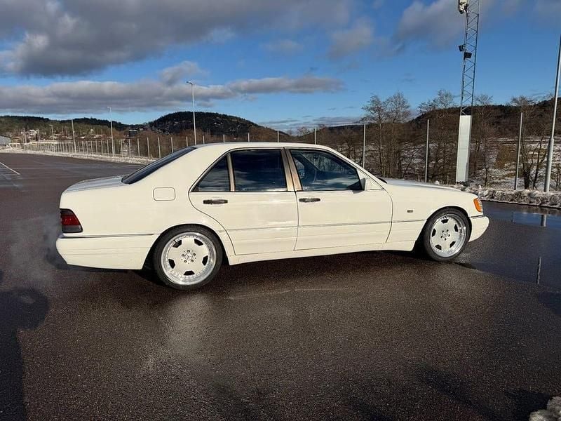 Begagnad Mercedes S300 177 HK (130 kW) 1997 Vit Sedan