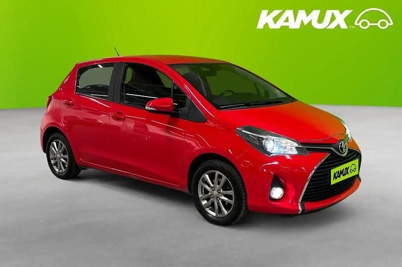 Röd Begagnad 2014 Toyota Yaris Active Halvkombi | 104 900 kr (Marknadspris) - Bild 1/4