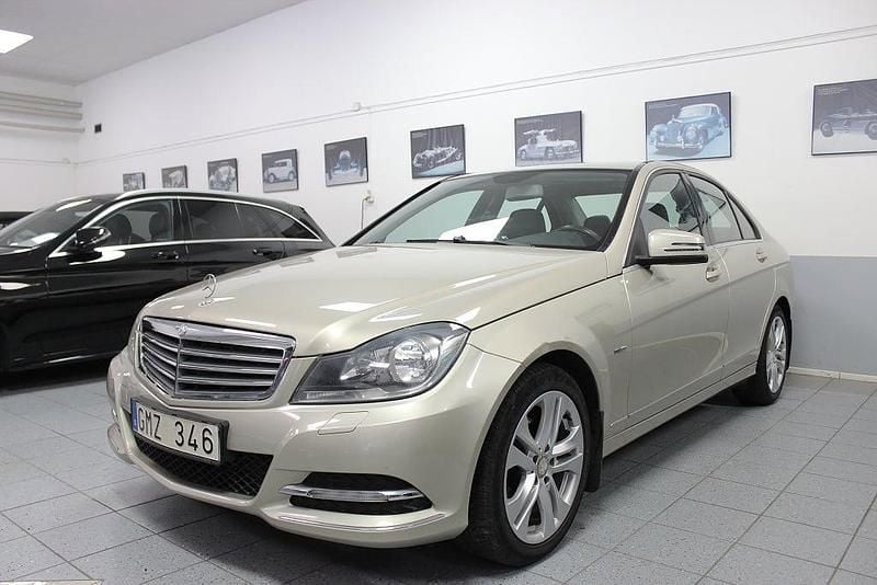 Begagnad Mercedes C180 Avantgarde 156 HK (114 kW) 2011 Ljusbrun Sedan