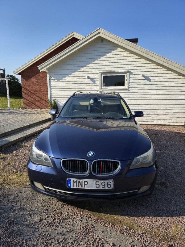 Blå Begagnad 2009 BMW 520 Kombi | 37 000 kr (Bra pris) - Bild 1/4