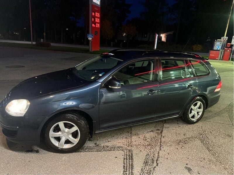 Blå Begagnad 2009 VW Golf Kombi | 22 000 kr (Marknadspris) - Bild 1/4
